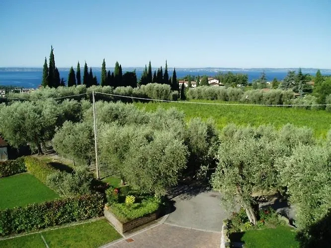 לינה וארוחת בוקר La Zerla 4*